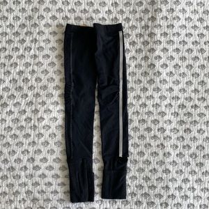 Lululemon arm warmers - one size fits in xs or s - black with reflective stripes